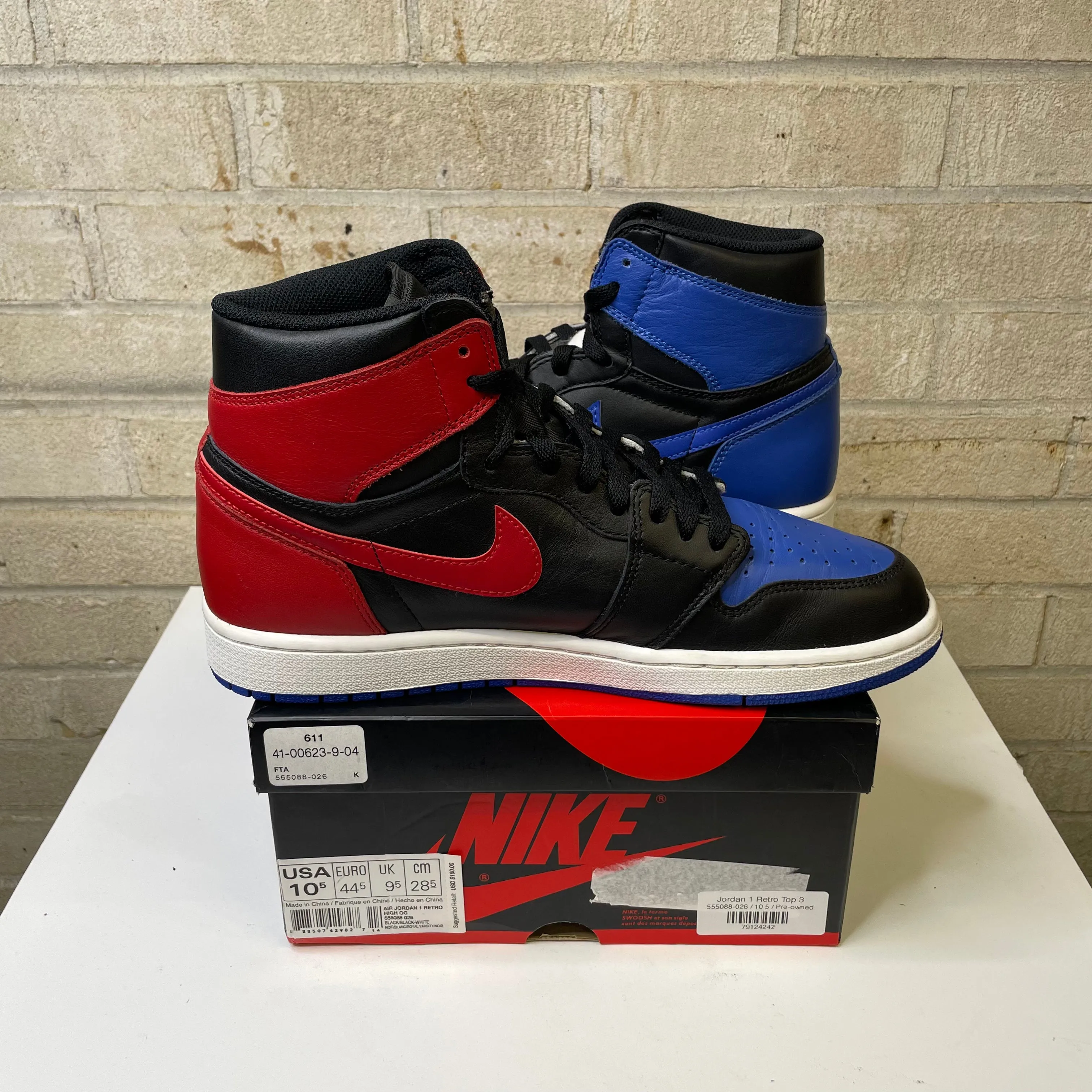 AIR JORDAN 1 TOP 3 SIZE 10.5 55088-026