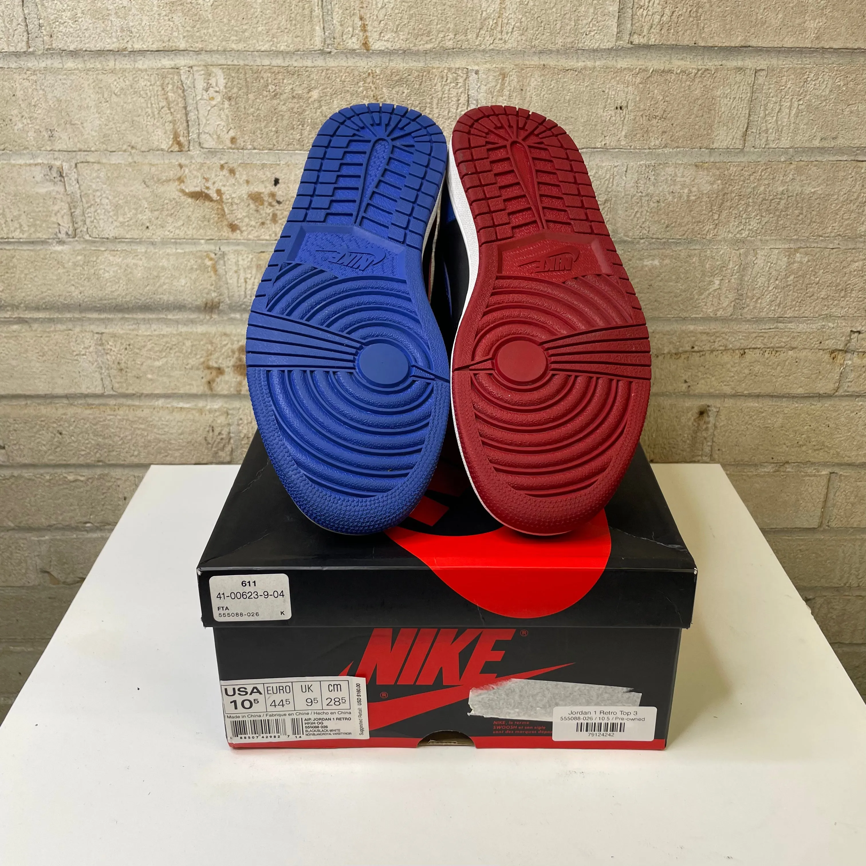 AIR JORDAN 1 TOP 3 SIZE 10.5 55088-026