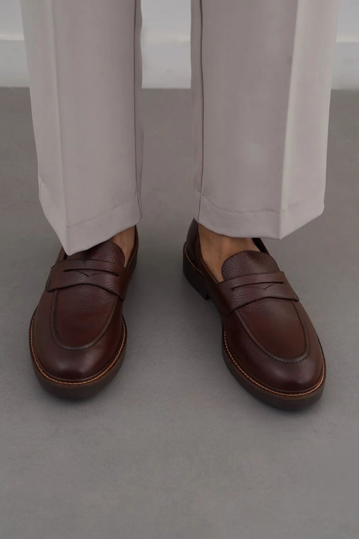 CLASSIC LEATHER LOAFERS