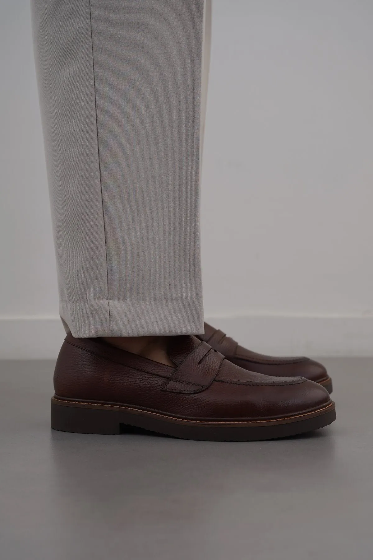 CLASSIC LEATHER LOAFERS