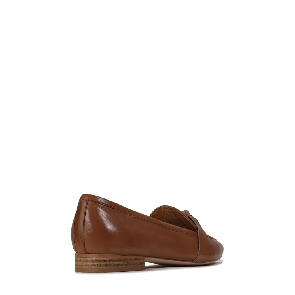 EVERLEE LEATHER POINTED LOAFERS