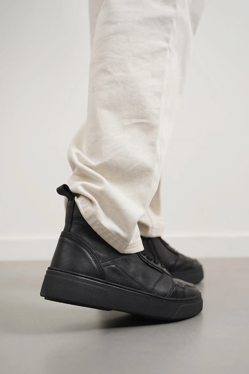 HIGH-TOP LEATHER SNEAKERS