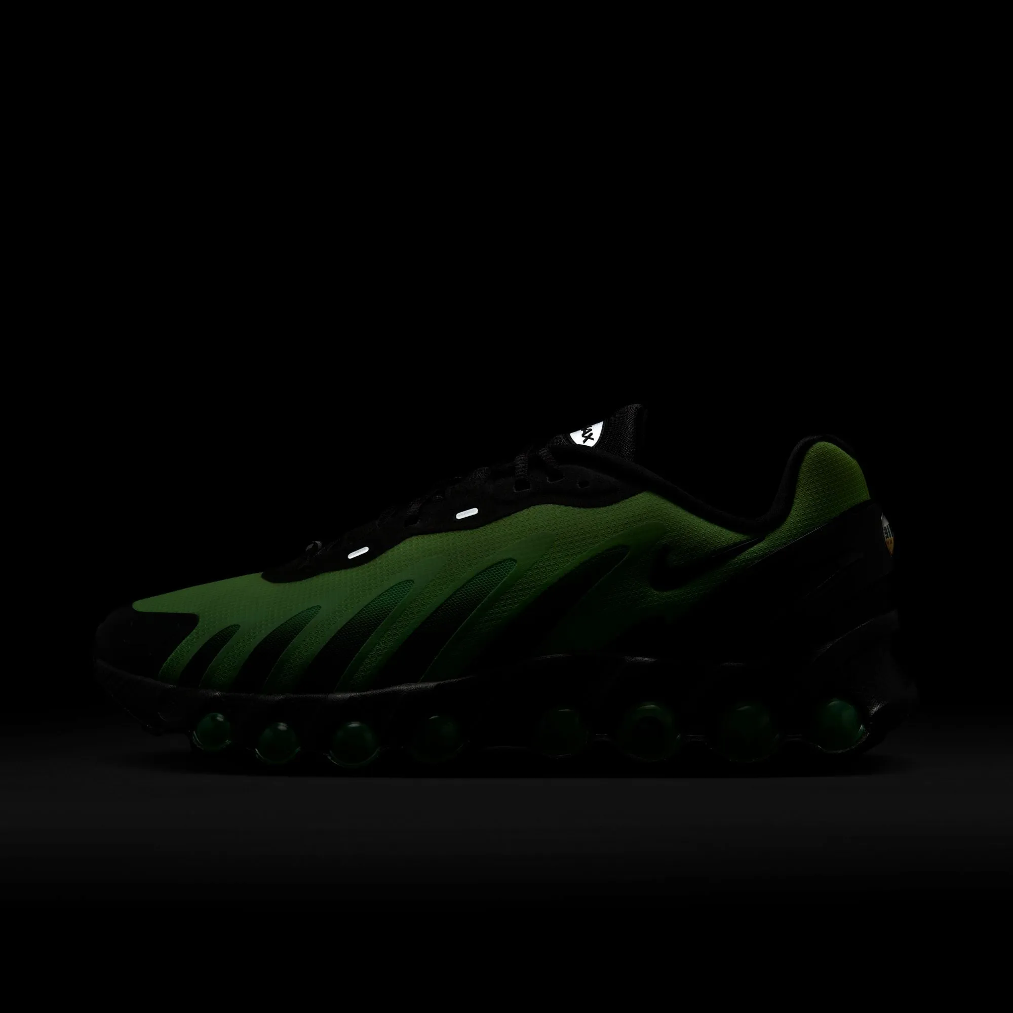 Nike Air Max Dn8 BLACK/BLACK-GREEN STRIKE-VOLT HQ4681-010