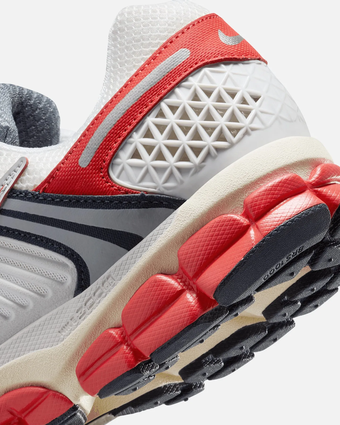 Nike Zoom Vomero 5 Photon Dust/Picante Red